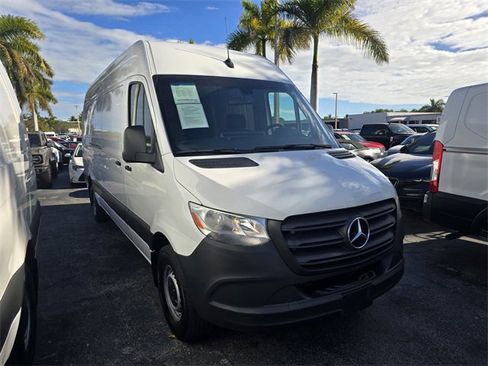 Used 2023 Mercedes-Benz Sprinter 2500 image 2