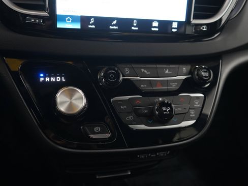 Used 2025 Chrysler Pacifica Select FWD image 26