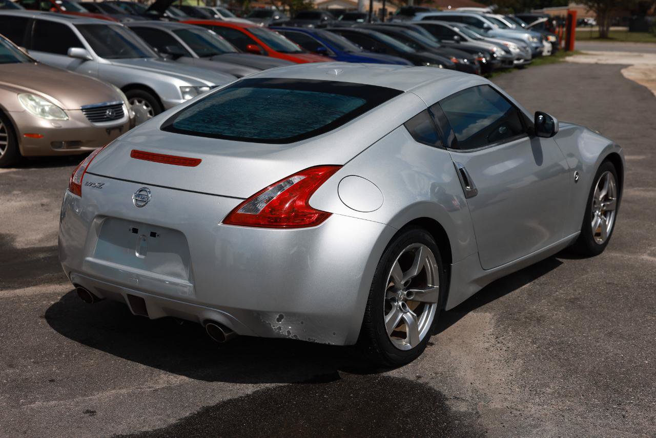 Used 2009 Nissan 370Z Touring RWD image 11