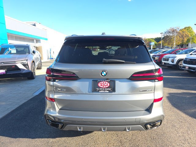 Used 2025 BMW X5 xDrive40i w/ M Sport Package AWD/4WD image 3