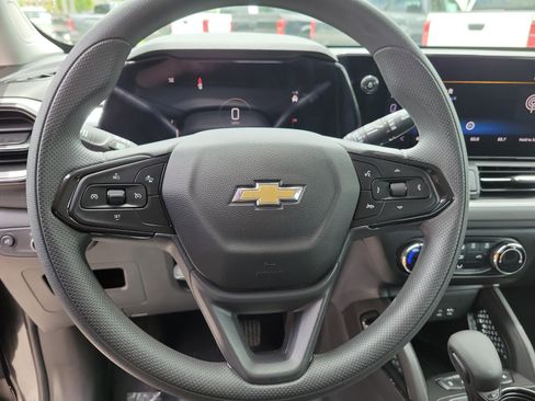 Used 2025 Chevrolet TrailBlazer LS FWD image 26