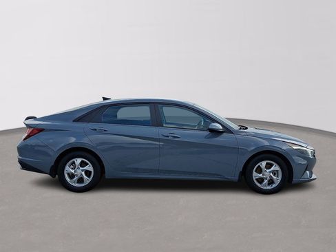 Used 2022 Hyundai Elantra SE FWD image 7