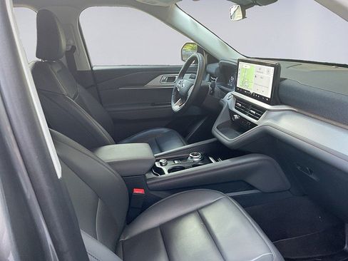 Used 2025 Ford Explorer Active w/ Active Comfort Package RWD image 15