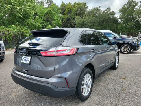 Used 2021 Ford Edge SE FWD image 3