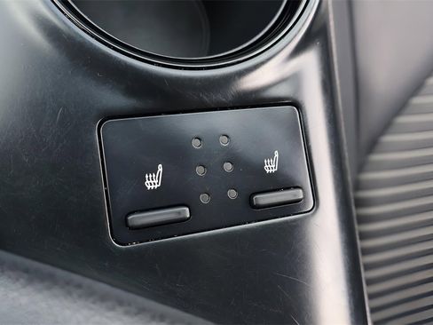 Certified 2020 Toyota Camry SE image 27