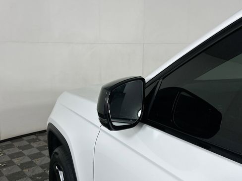 Used 2023 Jeep Grand Cherokee L Limited w/ Luxury Tech Group II RWD image 16
