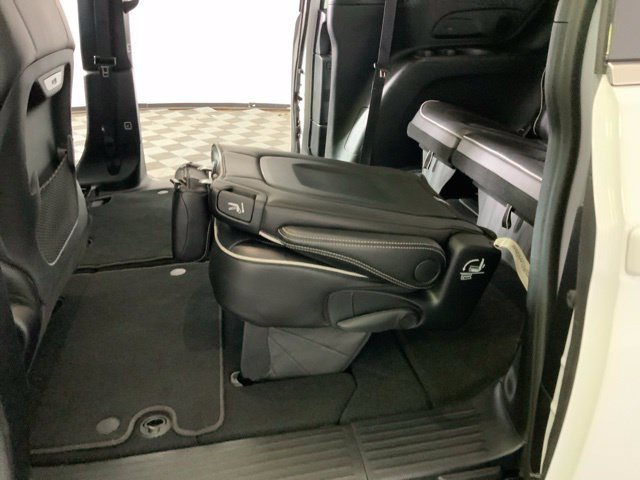 Used 2026 Chrysler Pacifica Limited FWD image 38