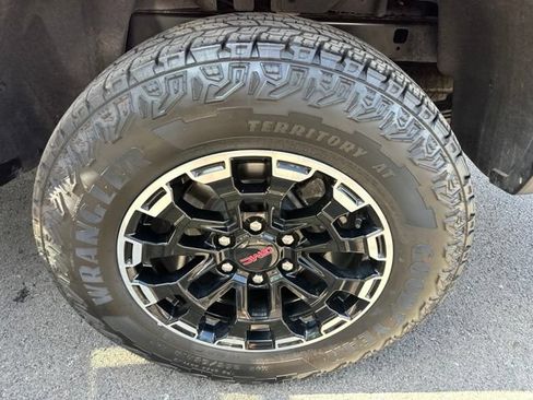 Used 2026 GMC Canyon AT4 w/ AT4 Premium Package AWD/4WD image 32