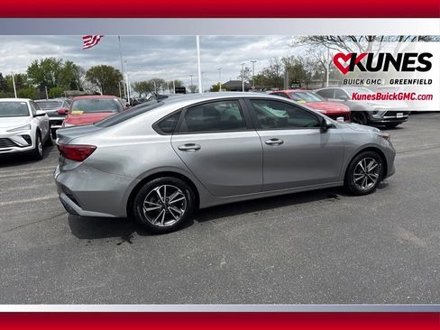 Used 2022 Kia Forte LXS FWD image 5