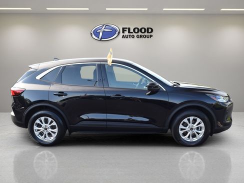 Used 2023 Ford Escape Active w/ Tech Pack #2 AWD/4WD image 3