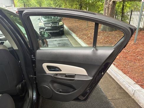 Used 2014 Chevrolet Cruze LS FWD image 30