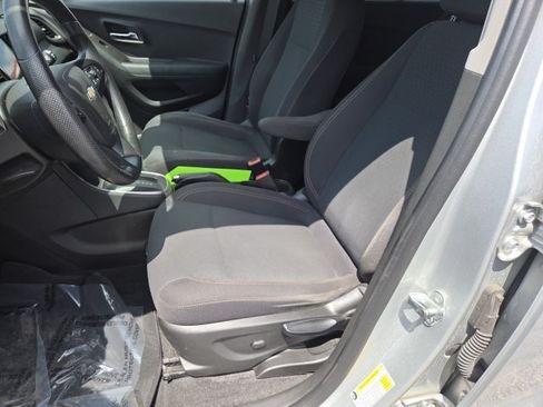 Used 2019 Chevrolet Trax LS w/ Tint and Cruise Package FWD image 14