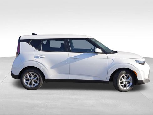 Certified 2024 Kia Soul LX w/ Option Group 015 FWD image 3