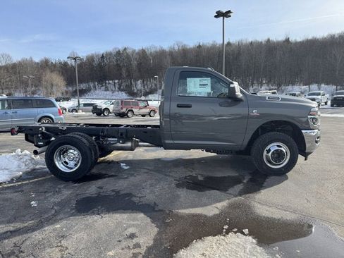 New 2026 RAM 3500 Tradesman w/ Chrome Appearance Group A AWD/4WD image 4