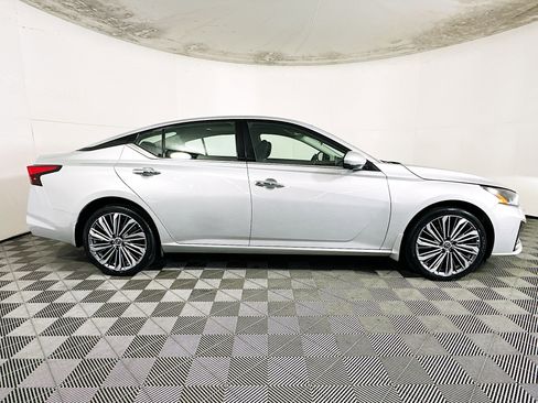 Used 2024 Nissan Altima 2.5 SL AWD/4WD image 2