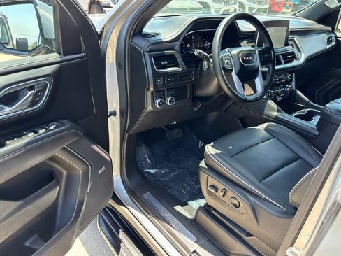 Used 2024 GMC Yukon SLT AWD/4WD image 8
