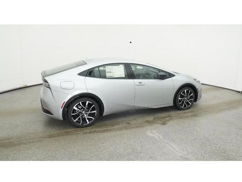 New 2025 Toyota Prius Plug-In Hybrid image 10