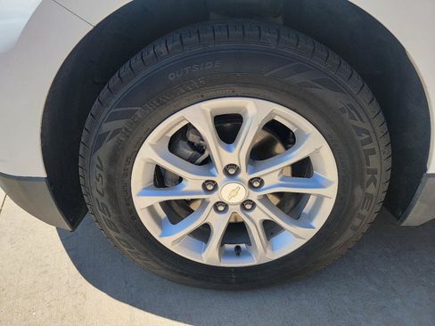 Used 2020 Chevrolet Equinox LS FWD image 22