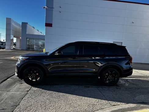 Used 2023 Ford Explorer ST w/ Equipment Group 401A image 3