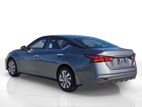 Used 2024 Nissan Altima 2.5 S image 4