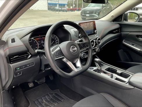 Used 2025 Nissan Sentra SR FWD image 13