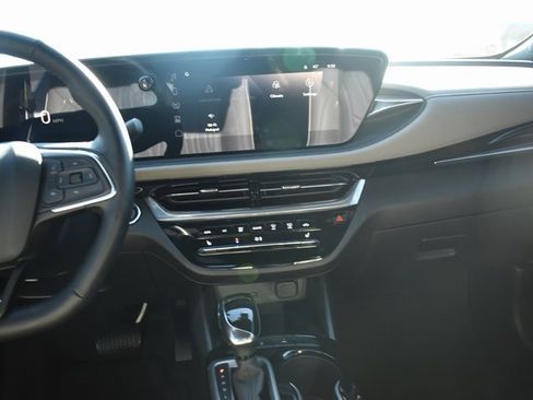 Used 2024 Buick Envista Avenir image 16