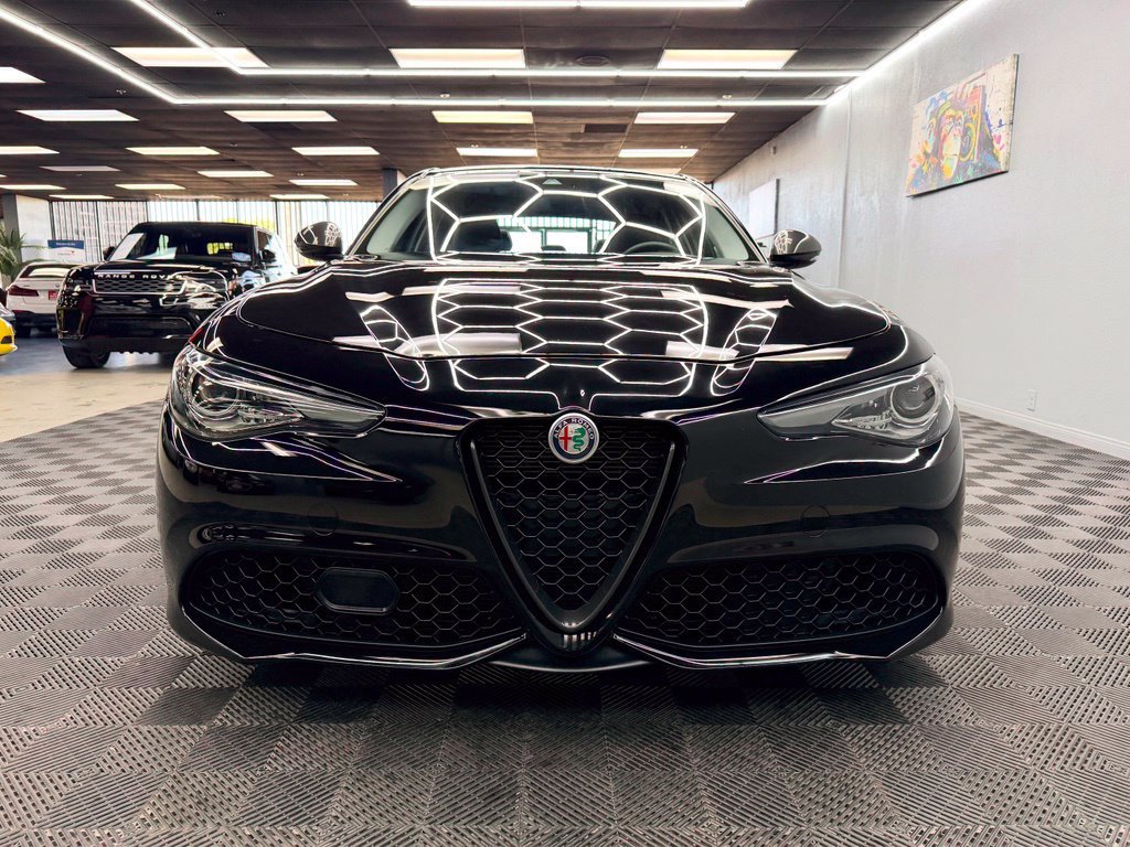Used 2020 Alfa Romeo Giulia w/ Quick Order Package 22K Sport RWD image 4