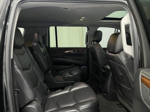 Used 2018 Cadillac Escalade ESV Luxury image 35