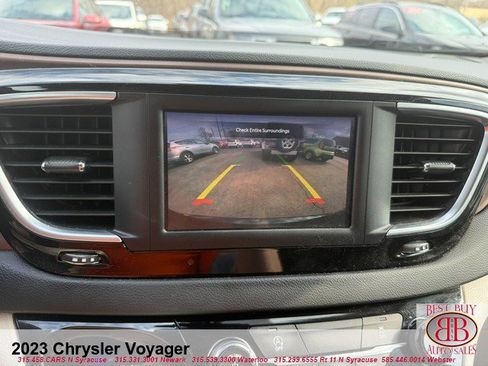 Used 2023 Chrysler Voyager LX FWD image 19