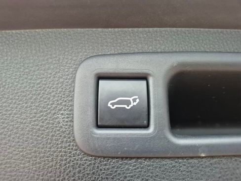 Used 2020 Toyota Highlander XLE image 10