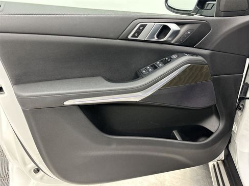 Used 2022 BMW X5 xDrive40i w/ Parking Assistance Package image 26