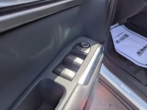 New 2026 Chevrolet Traverse LT image 9