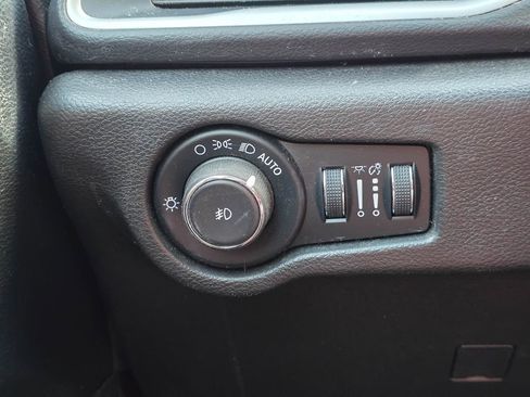 Used 2020 Chrysler Pacifica Touring-L w/ S Appearance Package FWD image 25