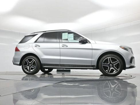 Used 2019 Mercedes-Benz GLE 400 4MATIC image 3
