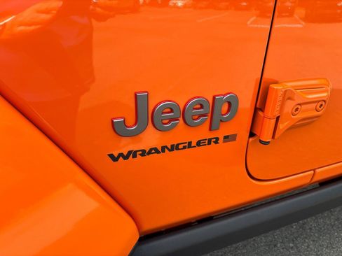 Used 2025 Jeep Wrangler Unlimited Rubicon AWD/4WD image 11
