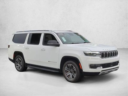 Used 2024 Jeep Wagoneer L Series II RWD image 3