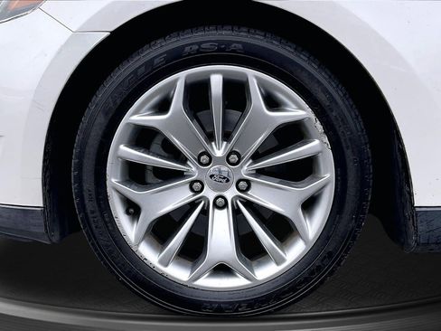 Used 2018 Ford Taurus Limited FWD image 9