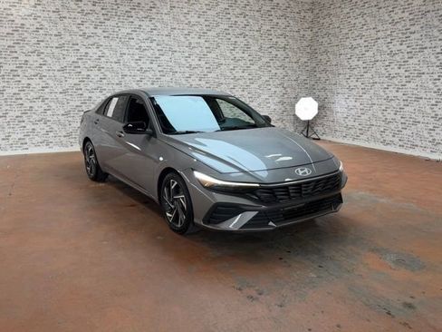 Used 2025 Hyundai Elantra Sport FWD image 1