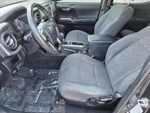 Used 2019 Toyota Tacoma TRD Off-Road AWD/4WD image 14