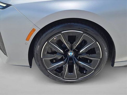 Used 2023 BMW i7 xDrive60 AWD/4WD image 21