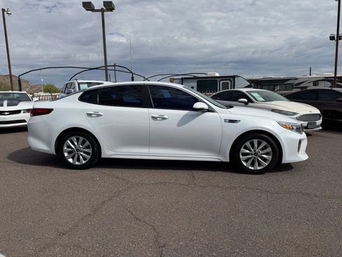 Used 2018 Kia Optima S FWD image 4