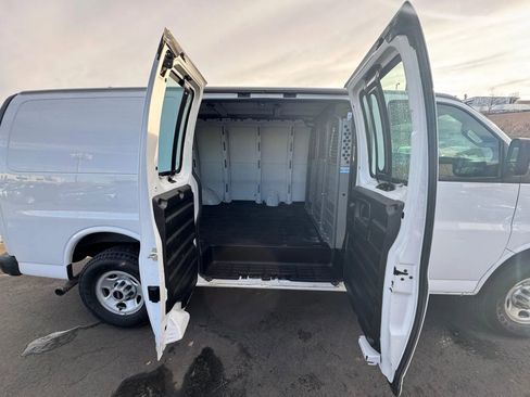 Used 2021 GMC Savana 2500 Regular Van 3D w/ Driver Convenience Package image 18