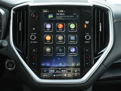 Used 2024 Subaru Ascent Premium w/ Convenience Package image 12