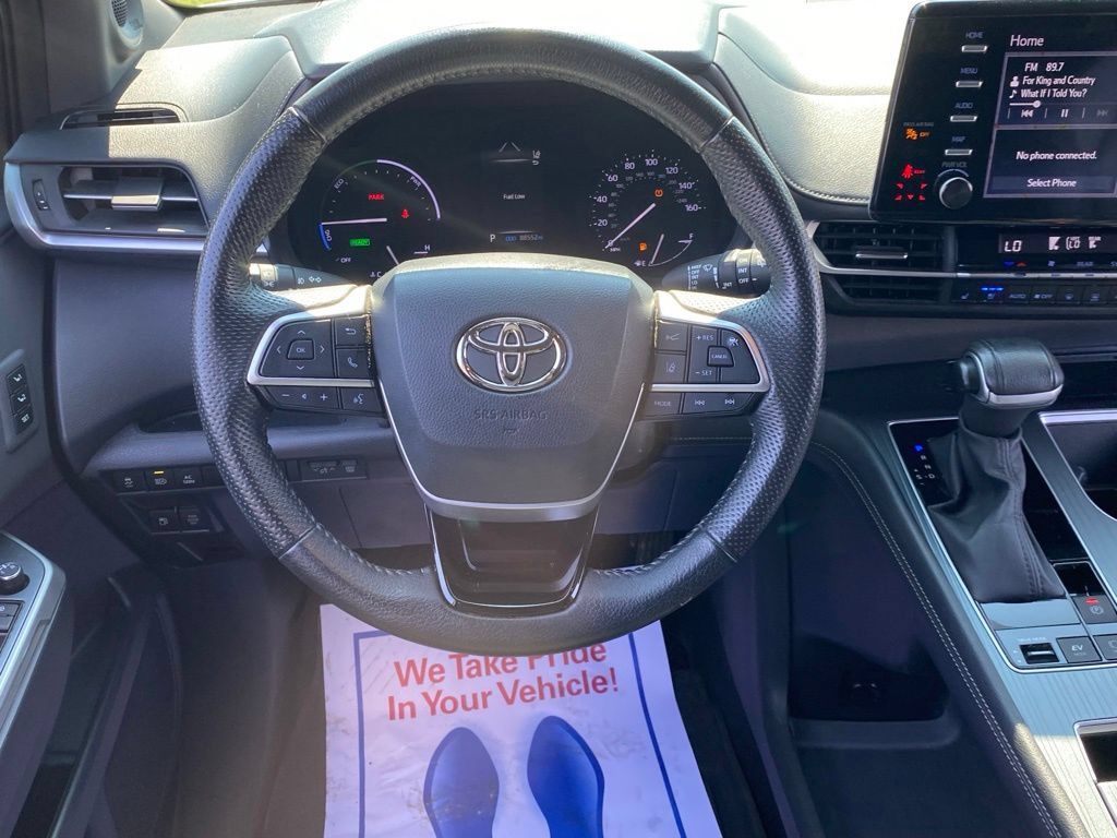 Used 2023 Toyota Sienna XSE FWD image 10