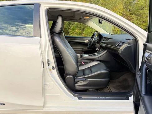 Used 2014 Lexus CT 200h image 26