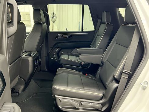 Used 2025 Chevrolet Tahoe Premier AWD/4WD image 23