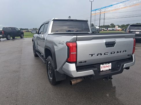 Used 2025 Toyota Tacoma TRD Off-Road AWD/4WD image 9