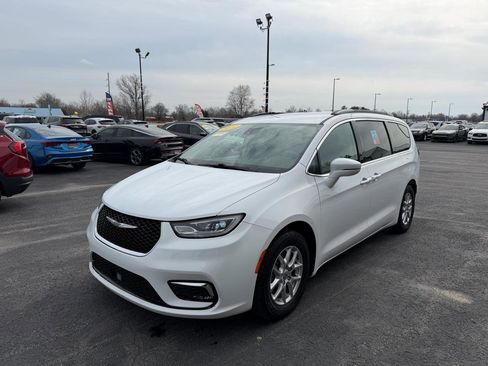 Used 2022 Chrysler Pacifica Touring-L image 9