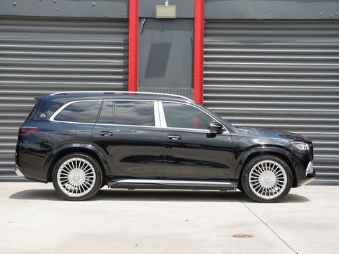 Used 2021 Mercedes-Benz Maybach GLS 600 4MATIC image 4