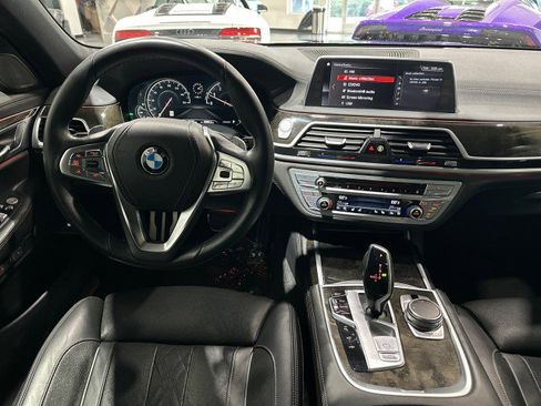 Used 2018 BMW 750i RWD image 40